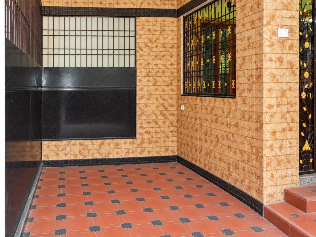 Annam–Anugraha interior and entrance details, view 7