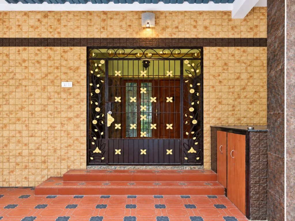 Annam–Anugraha interior and entrance details, view 8